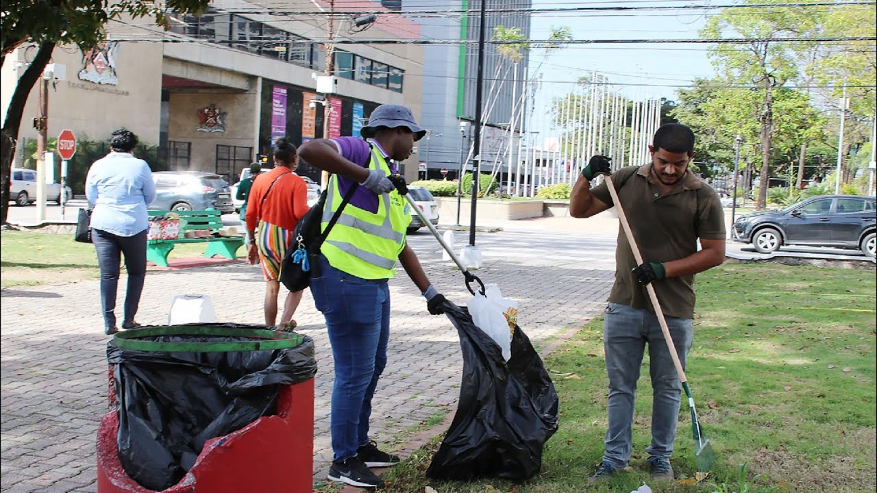 ⁣Kamla Govt Fires 500 Sanitation Workers Ahead of Carnival