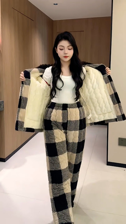 PART 716 Unlimited happiness! These fleece-lined, thickly padded pajamas transform staying home