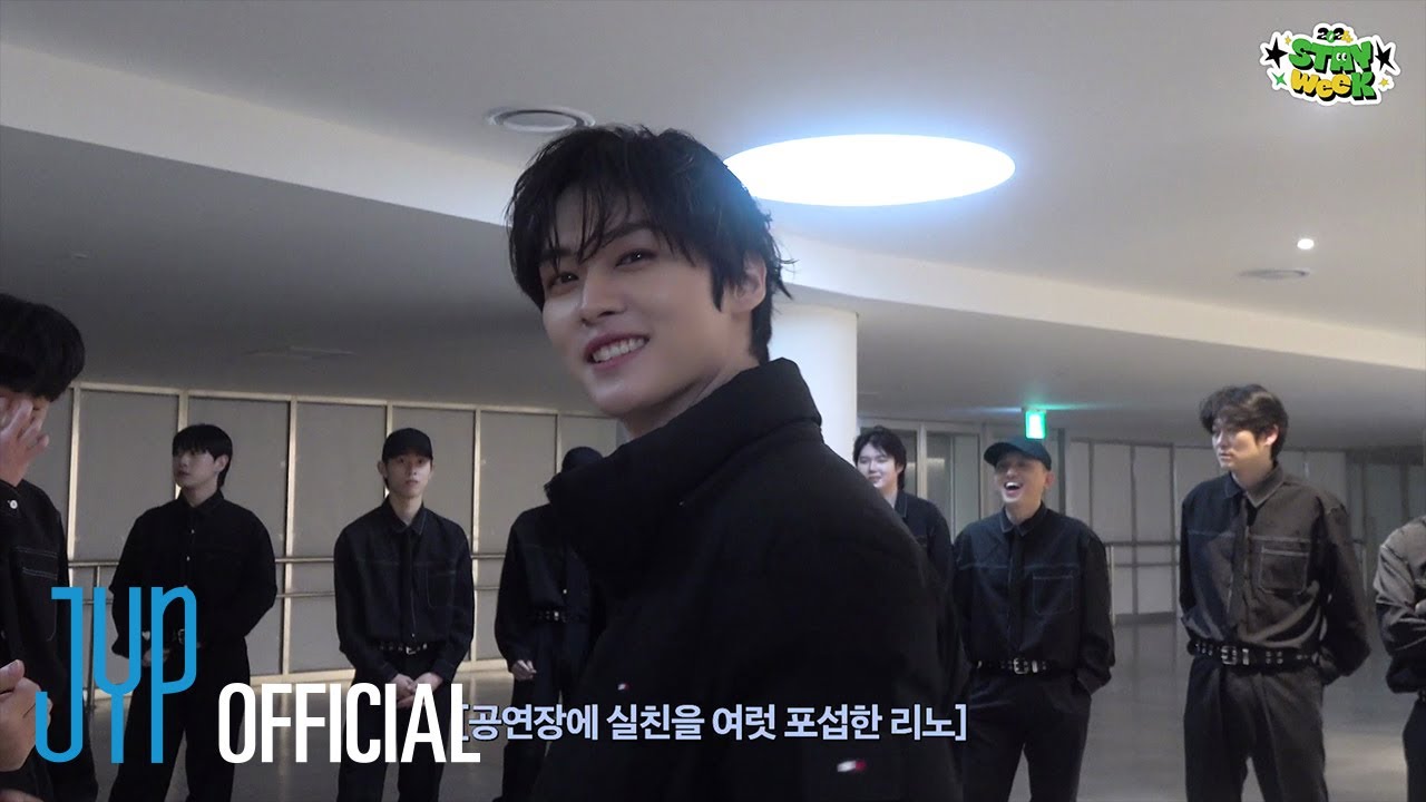 Stray Kids 4TH FANMEETING '𝑺𝑲𝒁'𝑺 𝑴𝑨𝑮𝑰𝑪 𝑺𝑪𝑯𝑶𝑶𝑳