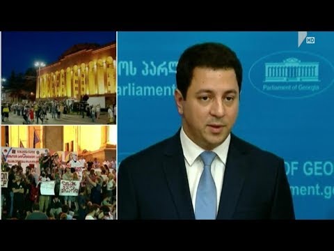 პარლამენტის თავმჯდომარის არჩევა და ხმაურიანი სხდომა