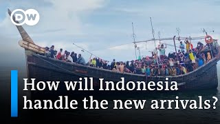 Hundreds of Rohingya refugees arrive by boat in Indonesia's Aceh province | DW News