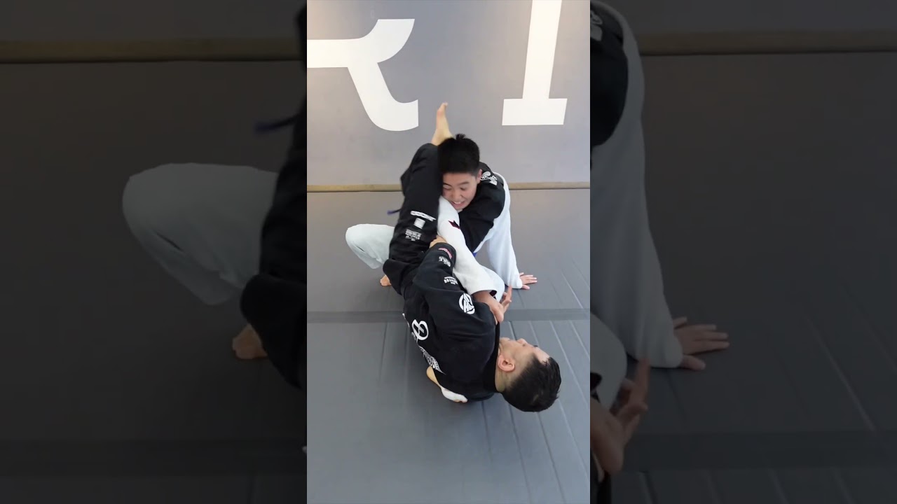 足関ディフェンス→三角　　　　　　Foot Lock Defense → Triangle