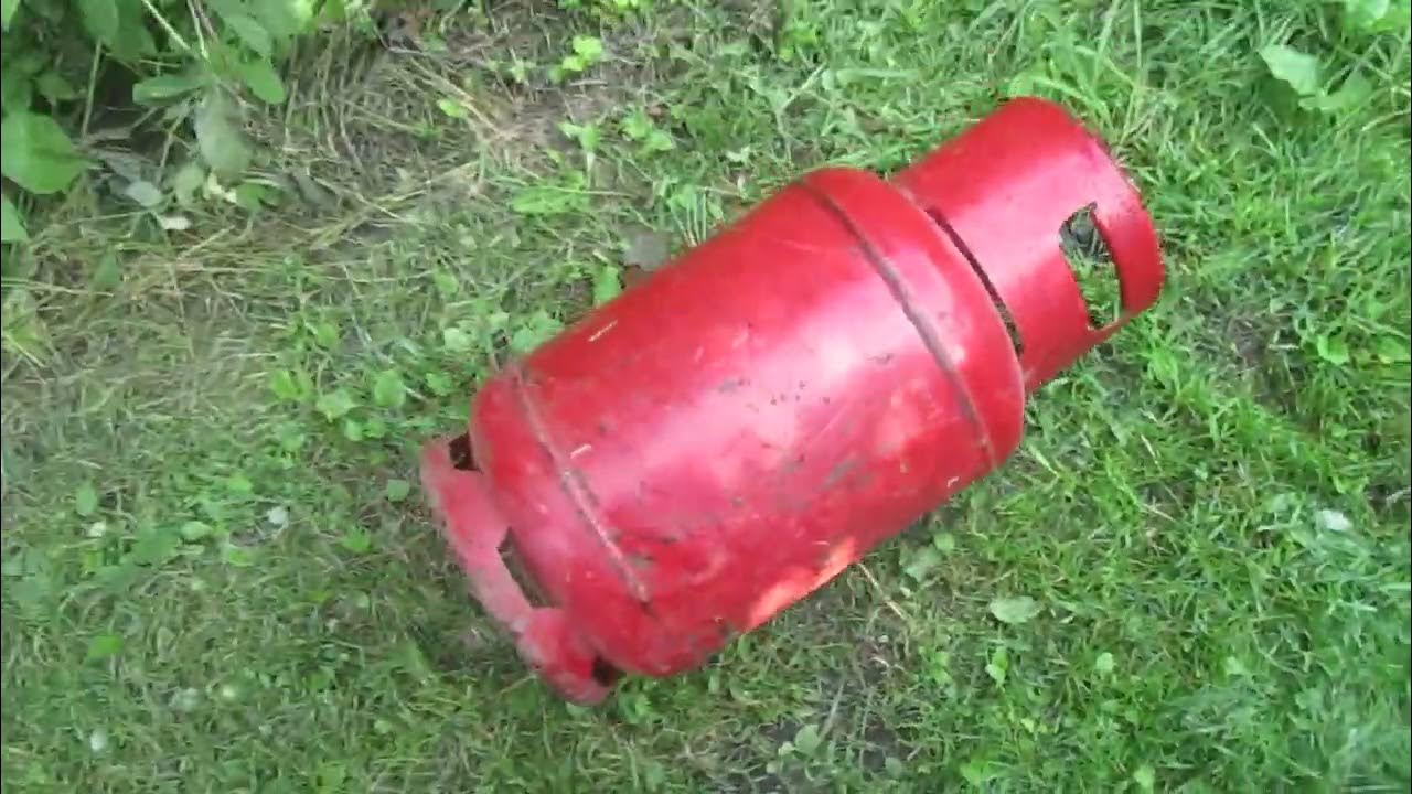 Перед заправкой Газового баллона надо выпустить конденсат перевернуть и ...