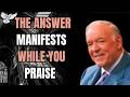 KENNETH E. HAGIN: THE ANSWER COMES WHILE YOU PRAISE — THE POWER OF THANKSGIVING & HOLY HANDS