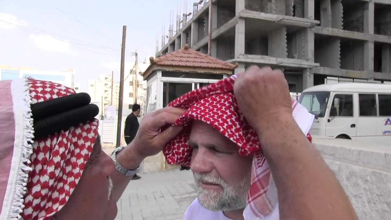 JORDÁNSKO - ukázka jak se strojí na moji hlavu arabský šátek v jordánském  provedení - YouTube