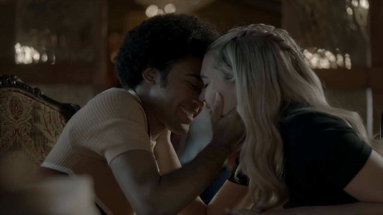 Lizzie & MG Share 1st Kiss on Legacies 4x20 (June 16, 2022) YouTube