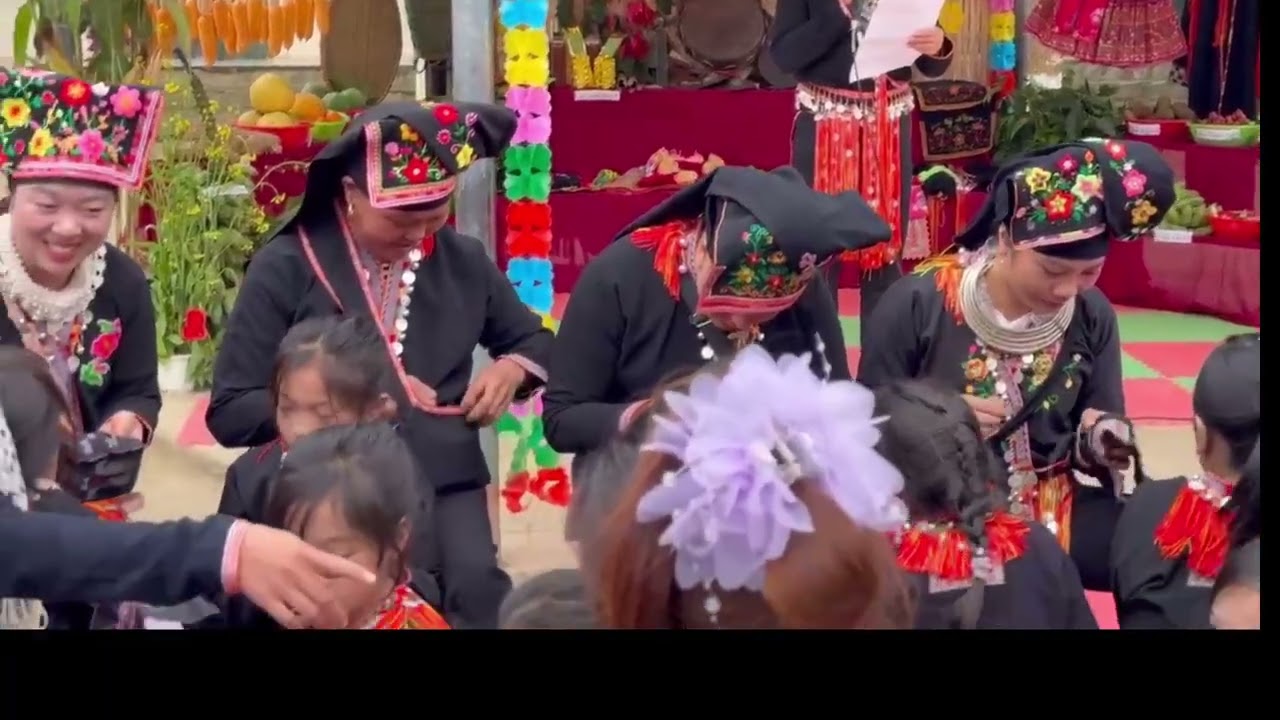 Trưng bày sản phẩm văn hóa