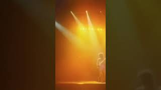 How Eddie Van Halen Created Rock’s Most Ethereal Intro Live (1981) #shorts
