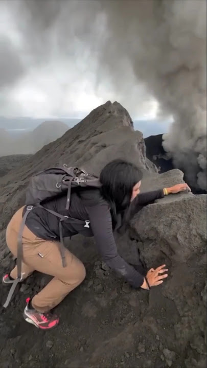NEKAT!! mendaki gunung berAPI #shortvideo #gunung