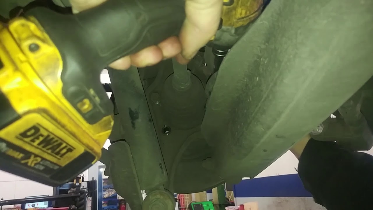 Rear wheel bearing hub assembly replacement 2011 Kia Sorento. 20072017