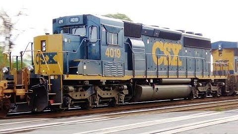 EMD SD40-3 Unit Trailing on Big Fast CSX Train 4K UHD