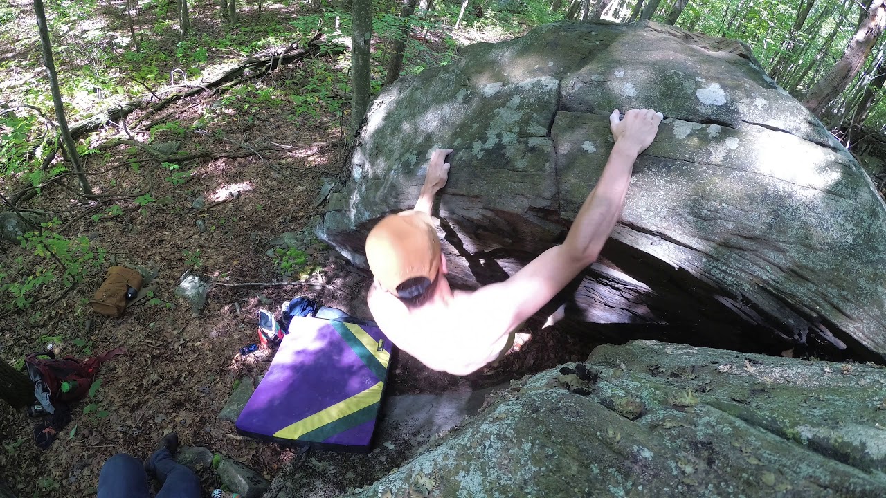 UFO Boulder V2 Squirrel Rocks PA