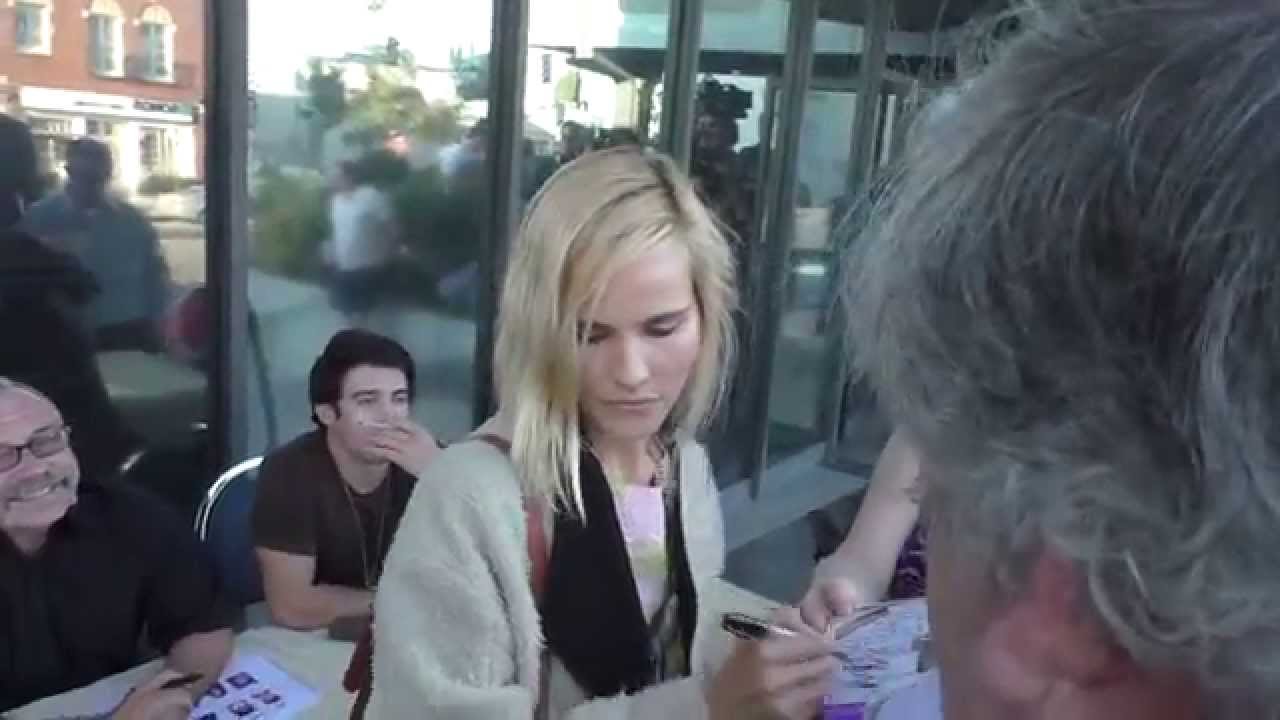 Isabel Lucas greet fans at the That Sugar Film Premiere @isabellucasILO