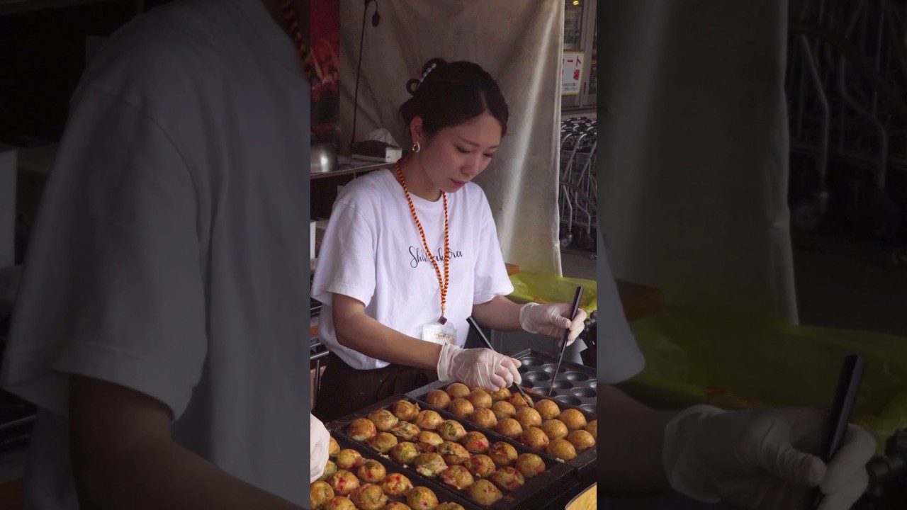 Beautiful Japanese Twins Make Takoyaki in Nagoya! Super Popular Shop!#1
