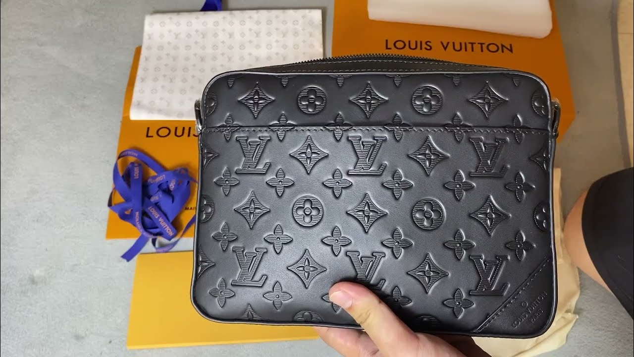 Louis Vuitton's Wearable Wallet Review + What Fits: The best WOC is a men's  WOC?! (Debriefed Ep. 4) 