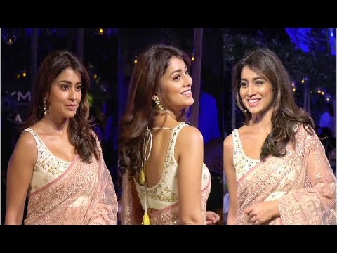 shriya-saran-gorgeous-in-saree-at-lakme-fashion-week-2018.