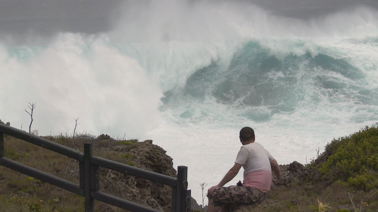 Typhoon Chan-hom Mega Waves Miyakojima Japan 台風第9号宮古島大きな