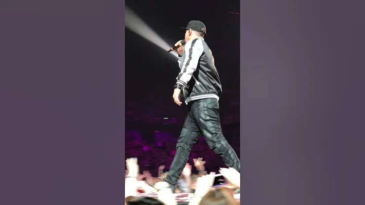 NKOTB Cover Girl Total Package Tour Grand Rapids pit