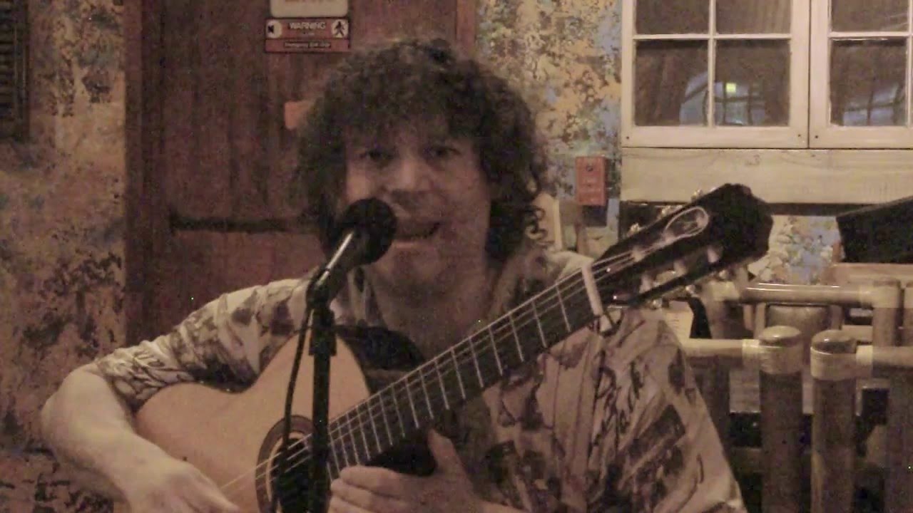 RobRiv performs Cúcala at Dos Cubanos 16 May 2013