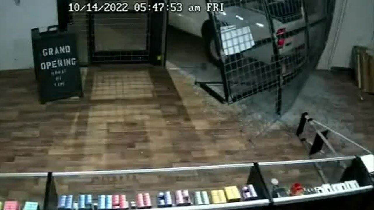 Thieves smash truck through vape store wall in SE Portland, swipe armfuls of merchandise