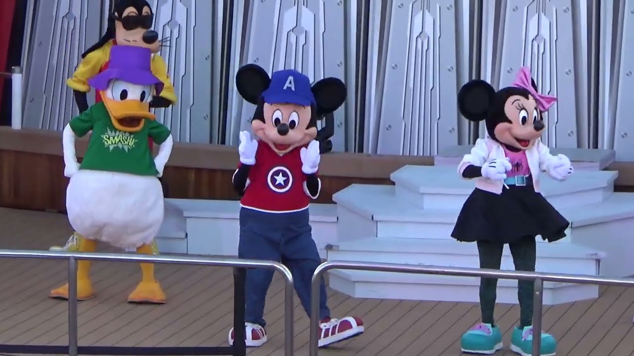 Супергеройское шоу «Микки и его друзья» на борту круизного лайнера Disney Magic