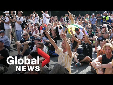 Coronavirus: Thousands rally in Berlin to protest COVID-19 measures