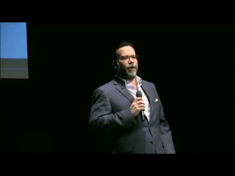 Las Fronteras: Puentes de oportunidades. | Daniel Covarrubias | TEDxParqueViveros
