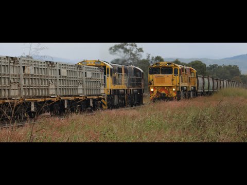 6ES4 Empty Watco cattle train