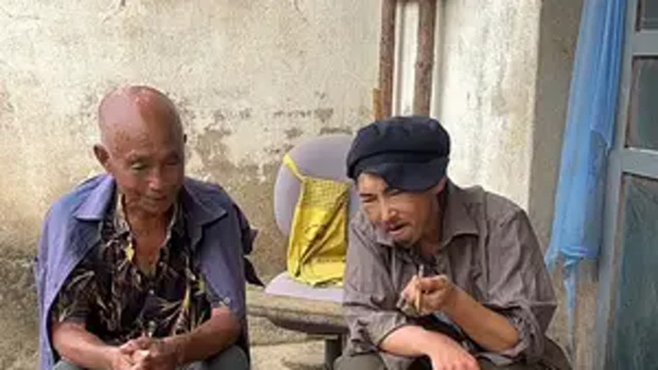 两个老头拉家常😄 农村 幽默搞笑视频 @江苏逗乐姐《小号》🔥🔥🔥 - YouTube