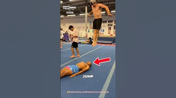 Hij trotseerde de zwaartekracht! Wereldrecordsprong die de natuurkunde breekt 🤯‼️ #shorts #shortv...