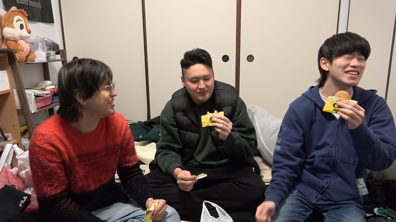 愛媛と宮崎と淡路のお土産を食べます