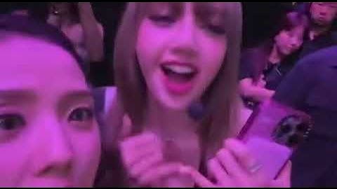 JISOO, #JENNIE & #LISA reacting to #ROSÉ performing APT with Bruno Mars at their BLACKPINK DEADLINE 