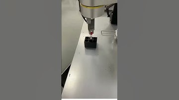 Cánh tay robot chuyên dụng cho các nhà máy sản xuất