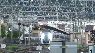 黄昏に5灯のあかりが印象的な【E353系特急あずさ】12両編成…中央東線塩尻駅を発車…中央線の事故の影響で1時間ほど遅延…2分程おいて9両編成の【E353系特急あずさ】が塩尻駅を通過(^_^;)