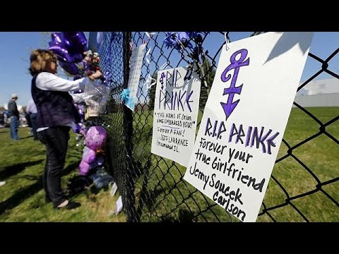 دفن رماد جثمان برينس في مكان طي الكتمان