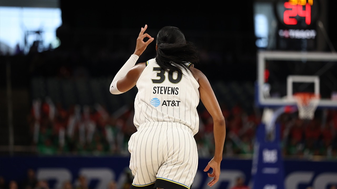 HIGHLIGHTS: Azurá Stevens Leads Chicago Sky with 20 Points & 8 Rebounds