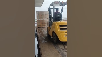 Dangerous Forklift Unloading on Ramp | Heavy Load Handling Skills 🔥 #sorts #logistics
