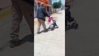 por las calles de Ayotlan jalisco México muy divertido con su papá#