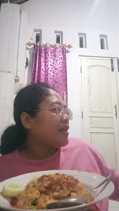 makan nasi goreng sayang
