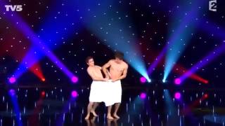 Французы комики  Танец с полотенцем  French comedians  Dance with towel