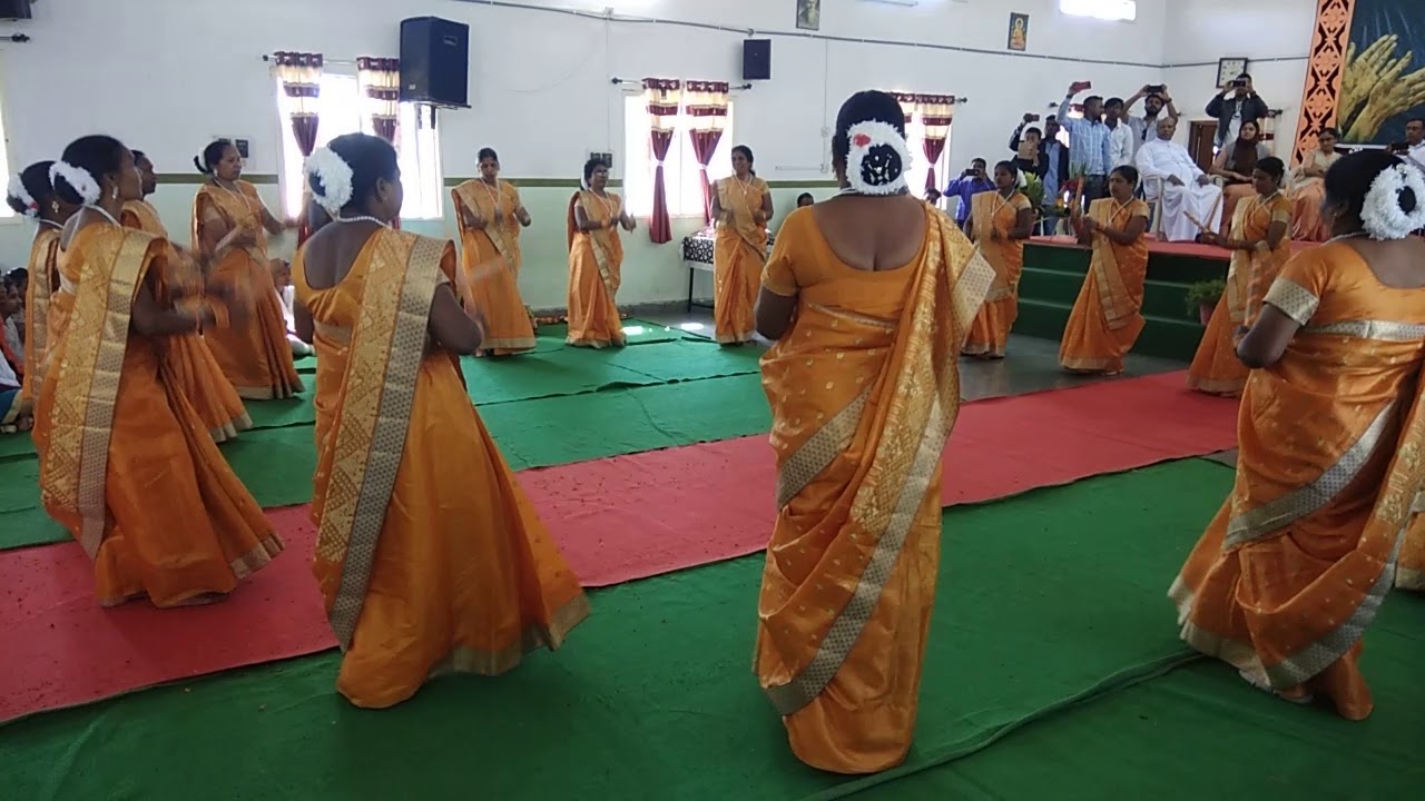 Garba dance by Mahila group on Gujrati christian song.