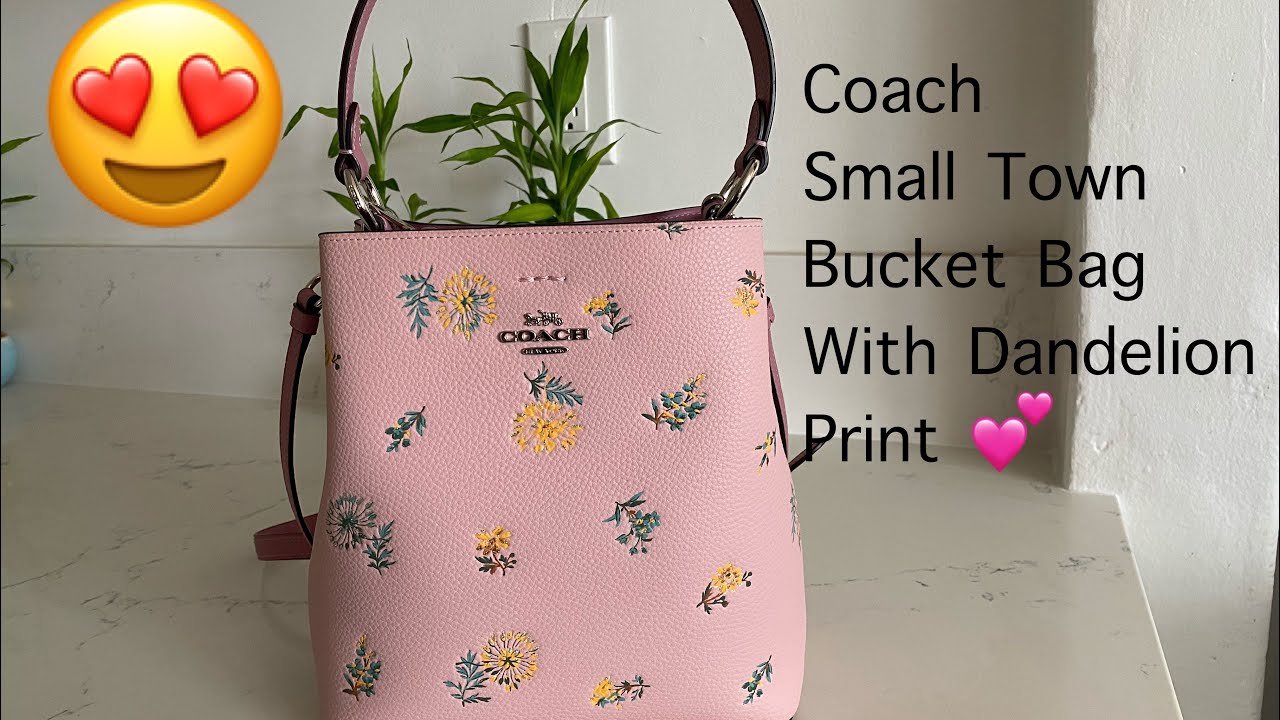 COACH Town Bucket Bag in Pink