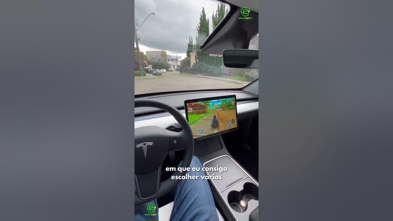 Tesla  Crescem relatos de pessoas jogando videogame com carros em