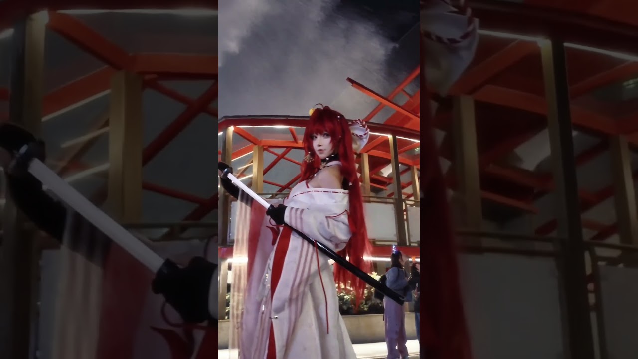 Quay video cùng tàu lượn siêu tốc hắt nước #meowcosplay #shorts
