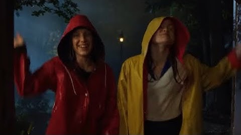 Max and El sing “mY nAmE’s KeTcHuP aNd My NaMe’s mUsTaRd” ✨ | Netflix Bloopers