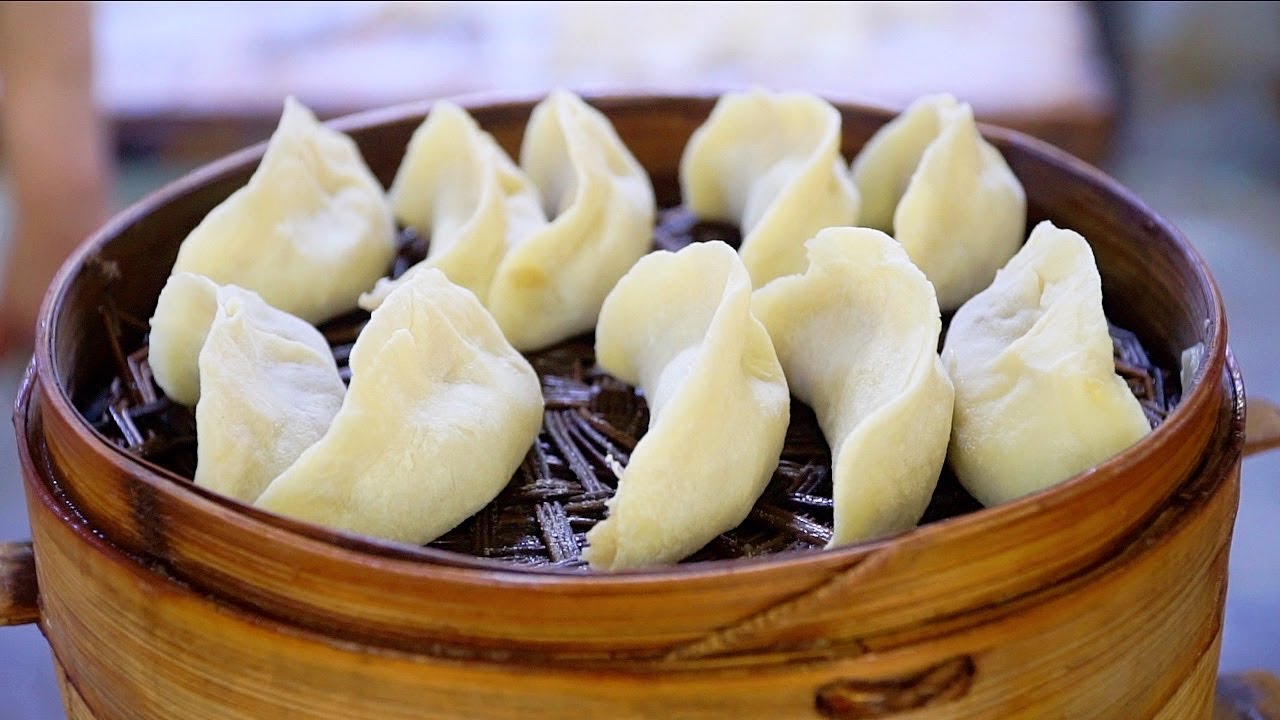 CHINESE DUMPLINGS : Street Food in Chongqing, China | NEVER-BEFORE-SEEN Chinese Street Food tour | Luke Martin