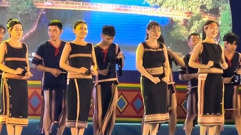 Cồng chiêng múa xoang của đoàn Kon Tum