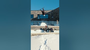 CAN’T FIND THE EXIT 🫣#snowboarding #parkour #crazy #cransmontana #chetzeron #sixsenses