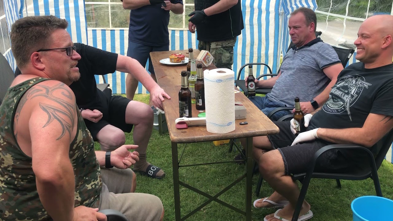 Surströmming Day im Zelt.