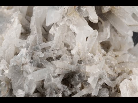 甲武信鉱山産緑水晶 クラスター 89g / Japanese Quartz - YouTube